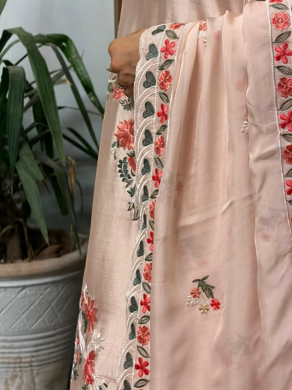 Gul-Fishan گُل فِشاں