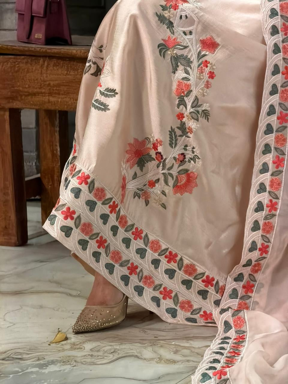 Gul-Fishan گُل فِشاں