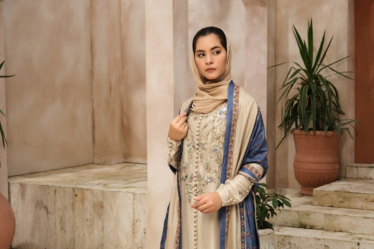 Gulrukh Dress & Shawl - Eshaal Mishkaat