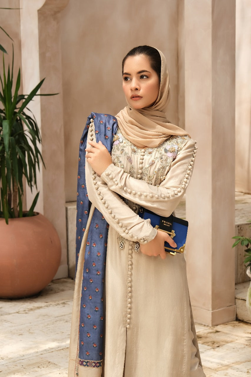 Gulrukh Dress & Shawl - Eshaal Mishkaat